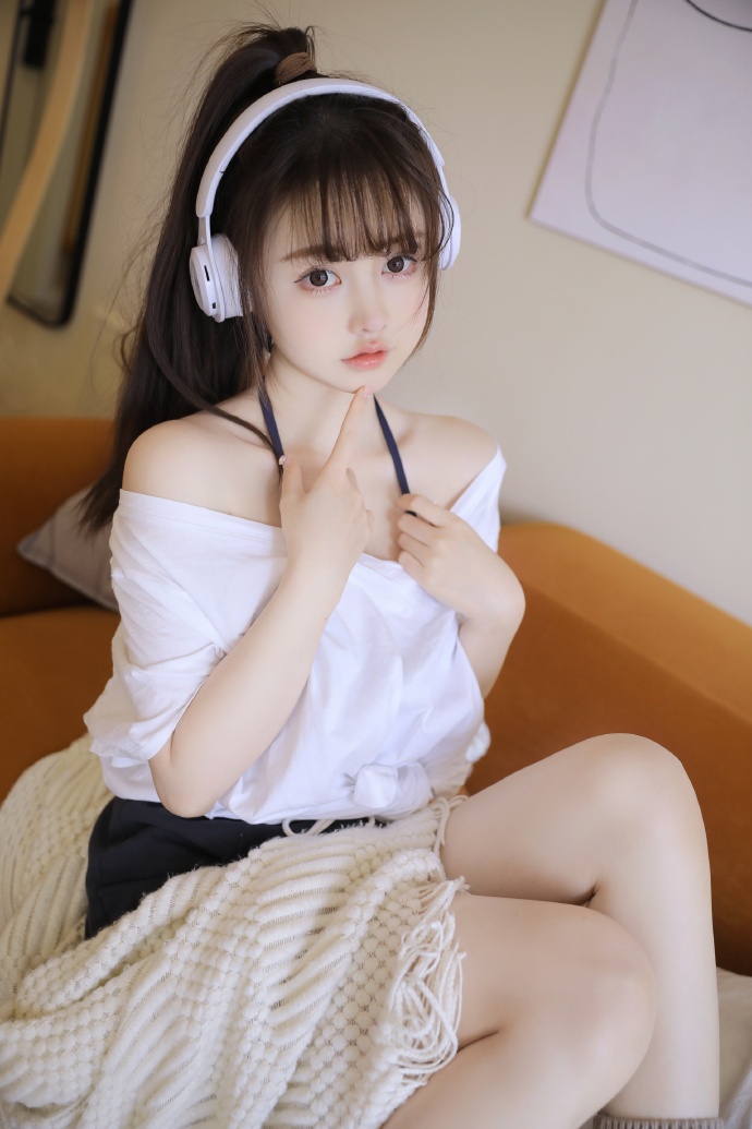 黄豆短剧《重生之征服郭伯母》首页主视觉