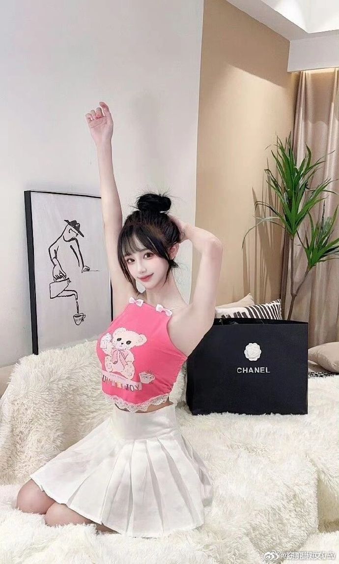 黄豆短剧《重生之征服郭伯母》-短剧首发·片尾线索封面